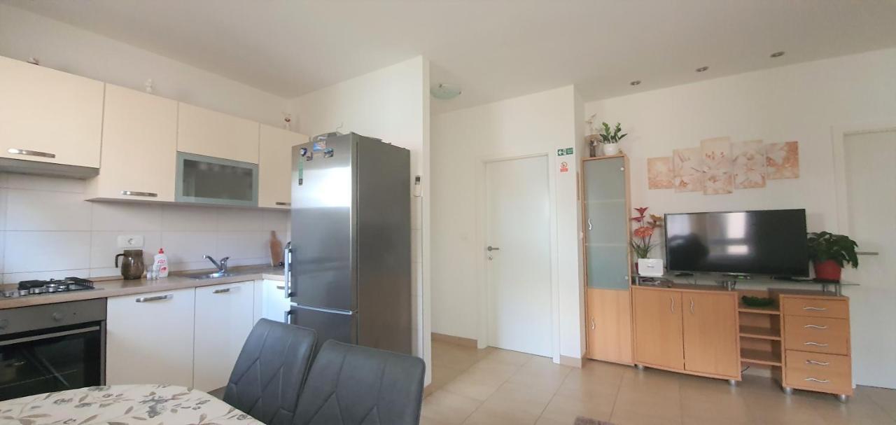 Adriatic Beach Suites Omiš Exteriör bild