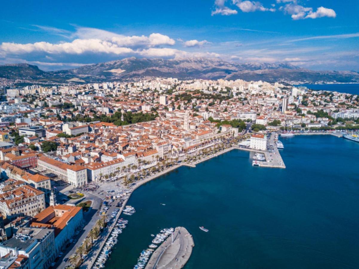 Adriatic Beach Suites Omiš Exteriör bild
