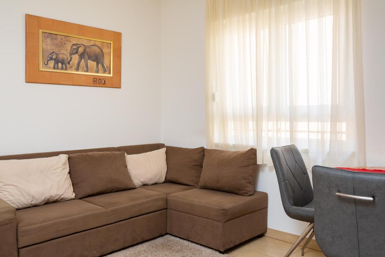 Adriatic Beach Suites Omiš Exteriör bild